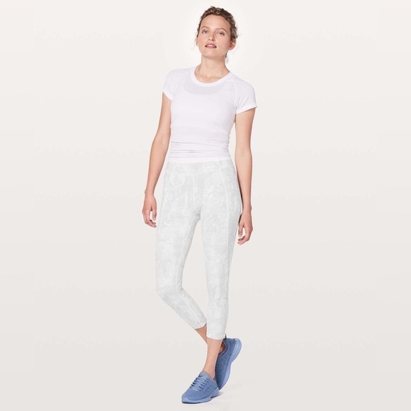 Lululemon Time To Sweat Crop 23” Eternal Wave White - Picture 2 of 12